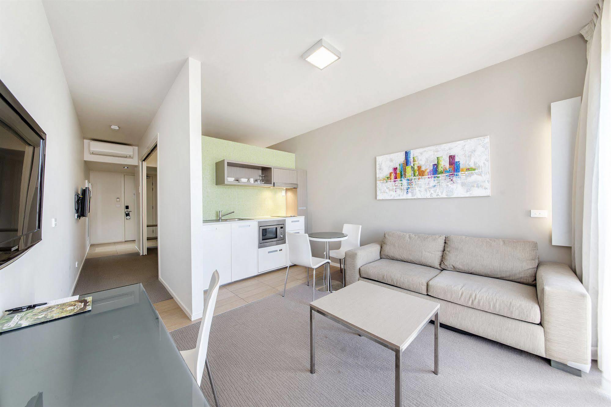 Aparthotel Abode Gungahlin Canberra Esterno foto