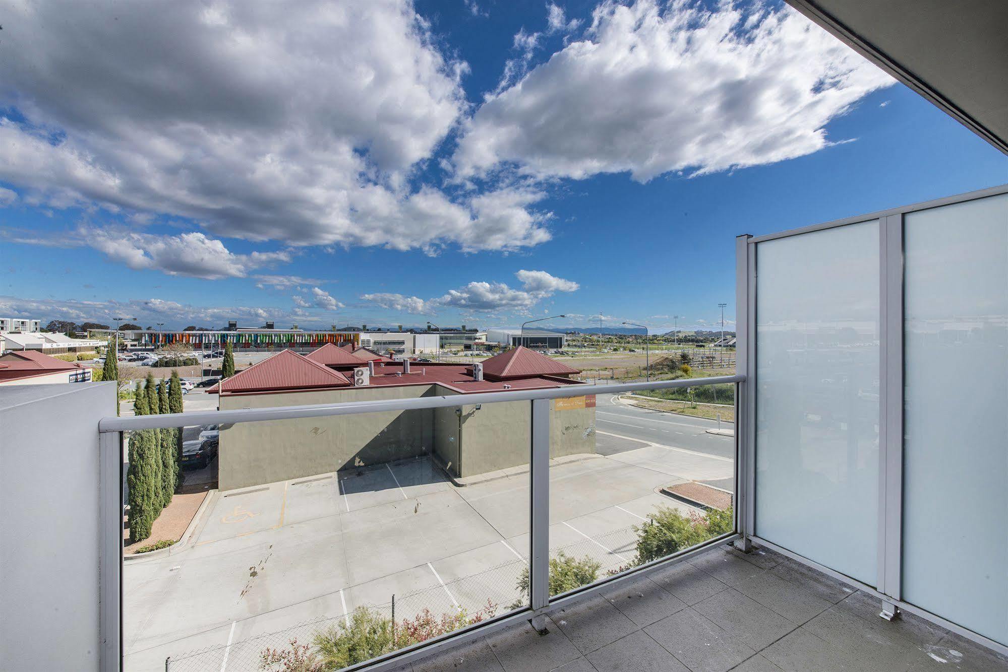 Aparthotel Abode Gungahlin Canberra Esterno foto